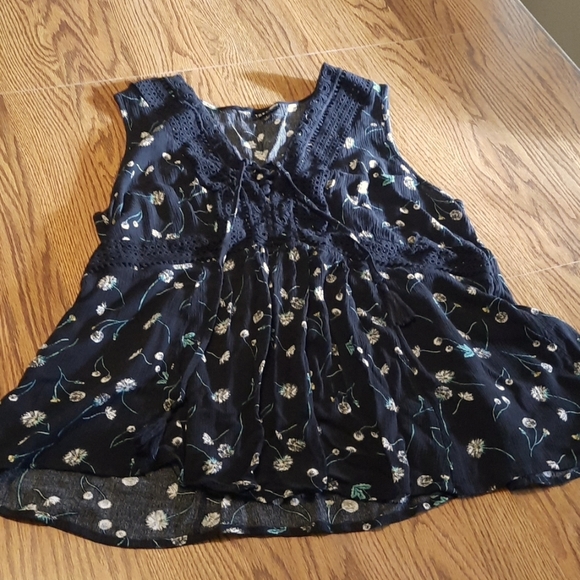 Torrid Black Dandelion Tank Top - Picture 2 of 4